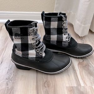 Sorel Waterproof Plaid duck boots size women’s 8 NEW